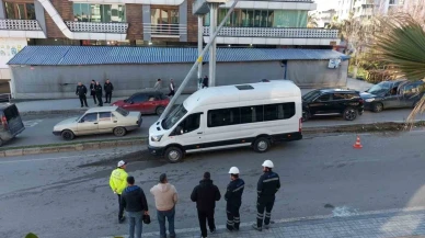 Direksiyon başında kalp krizi geçirerek kaza yapan dolmuş şoförü hayatını kaybetti