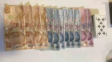 Çayevinde kumar oynayan 4 kişi suçüstü yakalandı