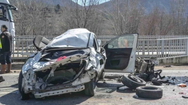 Fiat marka otomobil hurdaya döndü: 1 ölü