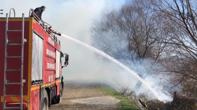 Taşova’da Yeşilırmak’ın kıyısında yangın çıktı