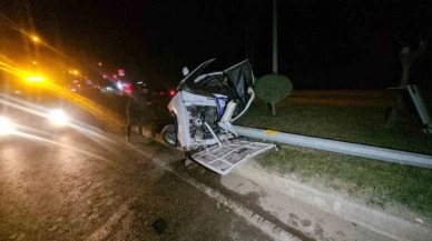 Direğe çarpan Tofaş kağıt gibi ezildi