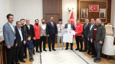AVRUPA ÜÇÜNCÜSÜ GÜREŞÇİYE COŞKULU KARŞILAMA!