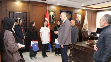 Liseler Arası Resim Yarışmasında Dereceye Girenlere Ödülleri Verildi