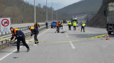 Kazada aracın kapısı yerinden çıktı, yola savrulan yolcu hayatını kaybetti
