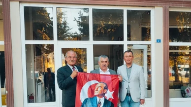 CHP Hamamözü'nden  Cumhuriyet Bayramı’na Özel Bayrak Dağıtımı