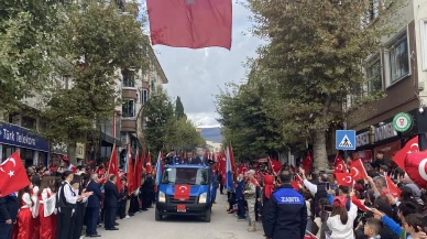 Merzifon Kırmızı-Beyaza Büründü: Cumhuriyet 102 Yaşında!