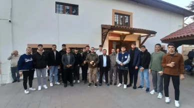Gençler Seher Vaktinde Huzura Durdu