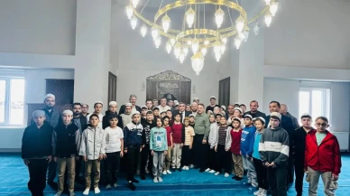 Merzifon’da Protokol, Hafız Öğrencilerle Namaz'da