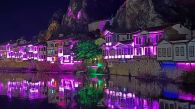 Amasya Yalı Boyu Evleri Pembe Işıklarla Aydınlandı