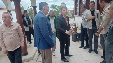Vali Bakan, Cuma Namazı’nı Çay Camii’nde Kıldı
