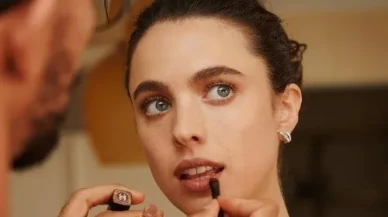 Kış Makyajında Yeni Trendler: Kadınlar Doğal Işıltı ve Sıcak Tonlara Yöneliyor