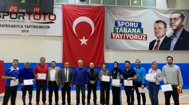 Merzifon'da Öğretmenler Sahada da Şampiyon!