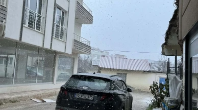 Merzifon'da şehre yılın ilk karı yağdı!