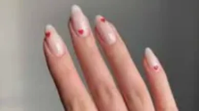 2025’te Kadınlarda Tırnak Şekli ve Manikür Modası: Zarafet, Yaratıcılık ve Kişisel İfade Öne Çıkıyor