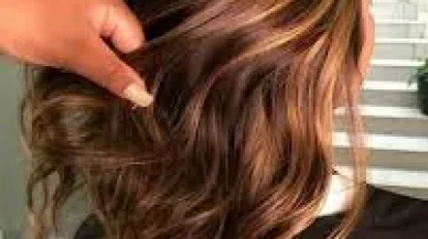 Kadınlarda Saç Boya Rengi Modası 2025