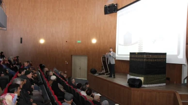 Amasya’da Umre Yolcularına Bilgilendirme Semineri Düzenlendi