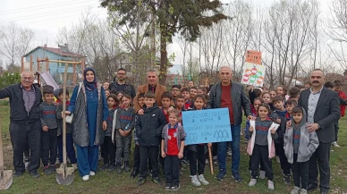 Şeker İlkokulu’ndan Doğaya Nefes: Öğrenciler Fidan Dikti