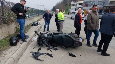 Hafif Ticari Araç ile Motosiklet Çarpıştı, İki Kişi Yaralandı