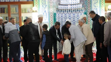 Rıfat Uzun Hacı Mustafa Camii’nde Bayram Coşkusunu Paylaştı