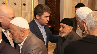 Vali Önder Bakan Sabah Namazında Vatandaşlarla Bayramlaştı