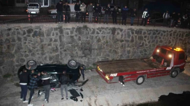 Otomobil dere yatağına yuvarlandı: 2 yaralı