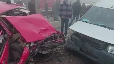 Ordu’da yoğun siste iki araç kafa kafaya çarpıştı: 3’ü ağır 5 yaralı