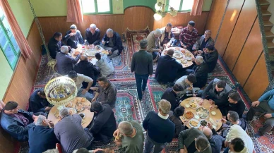Yıllardır süren gelenek: Bayramlarda tüm yemekler camiye getiriliyor