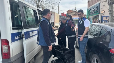 Zabıta dilenci kovalamacası kamerada: Paralar çoraplardan çıktı
