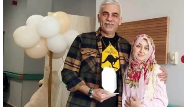 DOKTOR İKİZLERİ KURTARDI, GENÇ ANNE PLAKETLE TEŞEKKÜR ETTİ