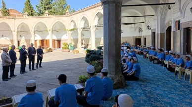Doç. Dr. Selim Argun Hafızlarla Büyükağa Kur’an Kursu’nda