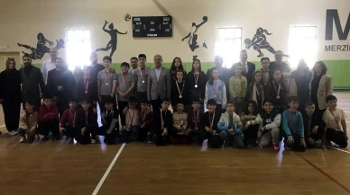 Merzifon’da Zeka Oyunlarıyla Büyüleyen Öğrenciler Ödüllerini Aldı