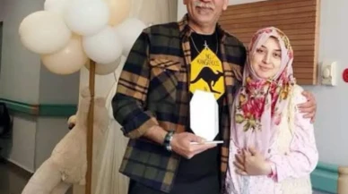 DOKTOR İKİZLERİ KURTARDI, GENÇ ANNE PLAKETLE TEŞEKKÜR ETTİ