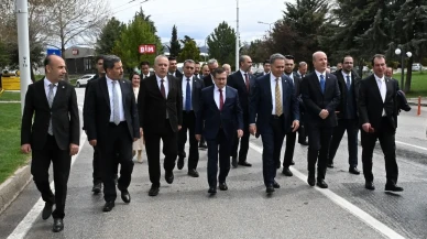 Rektör Turabi, İnönü Üniversitesi’nin 50. Yıl Kortej Yürüyüşüne Katıldı