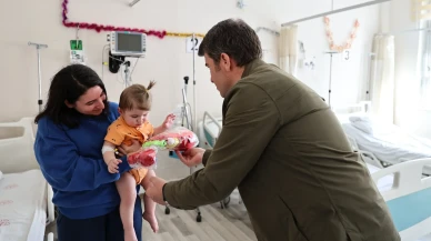 Vali Bakan'dan Hastanedeki Çocuklara Bayram Morali!