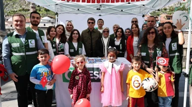 Yeşilay Etkinliğinde Renkli Görüntüler: Bayram Amasya’da Çocuklarla Güzel!