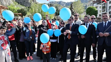 Amasya’da Mavi Balonlarla Otizme Farkındalık