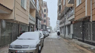 Merzifon’da Kar Yağışı Etkili Oluyor