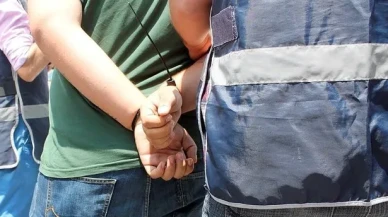 Ehliyet sınavında kopya çekmek isteyen 2 kişi yakalandı