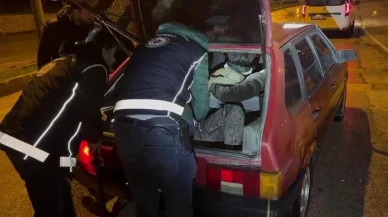 Amasya’da otomobilde 6 kaçak göçmen yakalandı