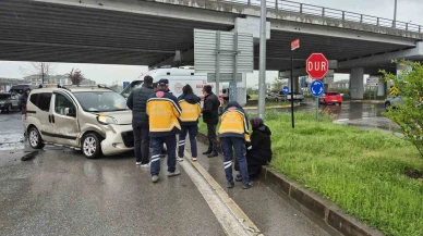 İki otomobil çarpıştı: 2 yaralı