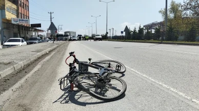 Kamyonetin çarptığı bisikletli ağır yaralandı
