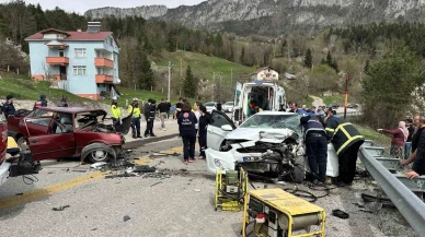 Kastamonu’da 2 otomobil çarpıştı: İlk belirlemelere göre 3 kişi öldü, 4 kişi yaralandı