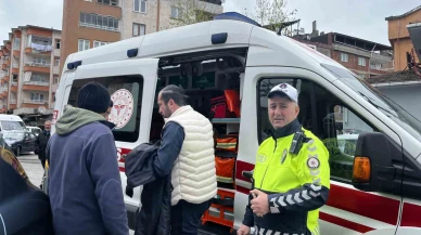 Hafif ticari araca çarpan motosikletin sürücüsü yaralandı