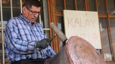 Yarım asırdan fazla süredir çekiciyle bakıra şekil veriyor