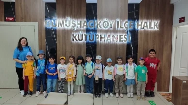 Miniklerden Kütüphaneye Neşeli Ziyaret