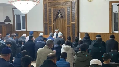 Sabahın Seherinde Baba-Oğul Camide Buluştu: Suluova’da Manevi Birliktelik