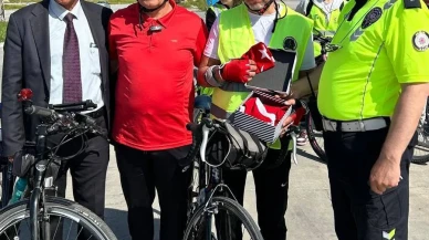 Atatürk’ün Selanik’ten Getirilen Toprağı ve Bayrağı Gümüşhacıköy’de Bisikletliler Tarafından Karşılandı