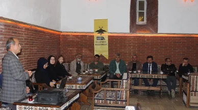 Amasya Edebiyat Akademisi'nde “Türk Klasiklerini Yeniden Okumak” Söyleşisi Büyük İlgi Gördü