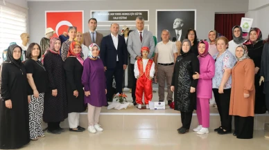 Hayat Boyu Öğrenme Sergisine Yoğun İlgi: İl Millî Eğitim Müdürü Katipoğlu Taşova’da El Emeği Ürünleri İnceledi
