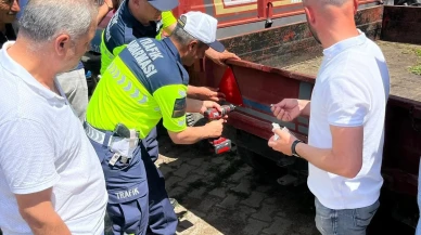 Amasya İl Jandarma Komutanlığı’ndan Traktör Sürücülerine Reflektör Eğitimi